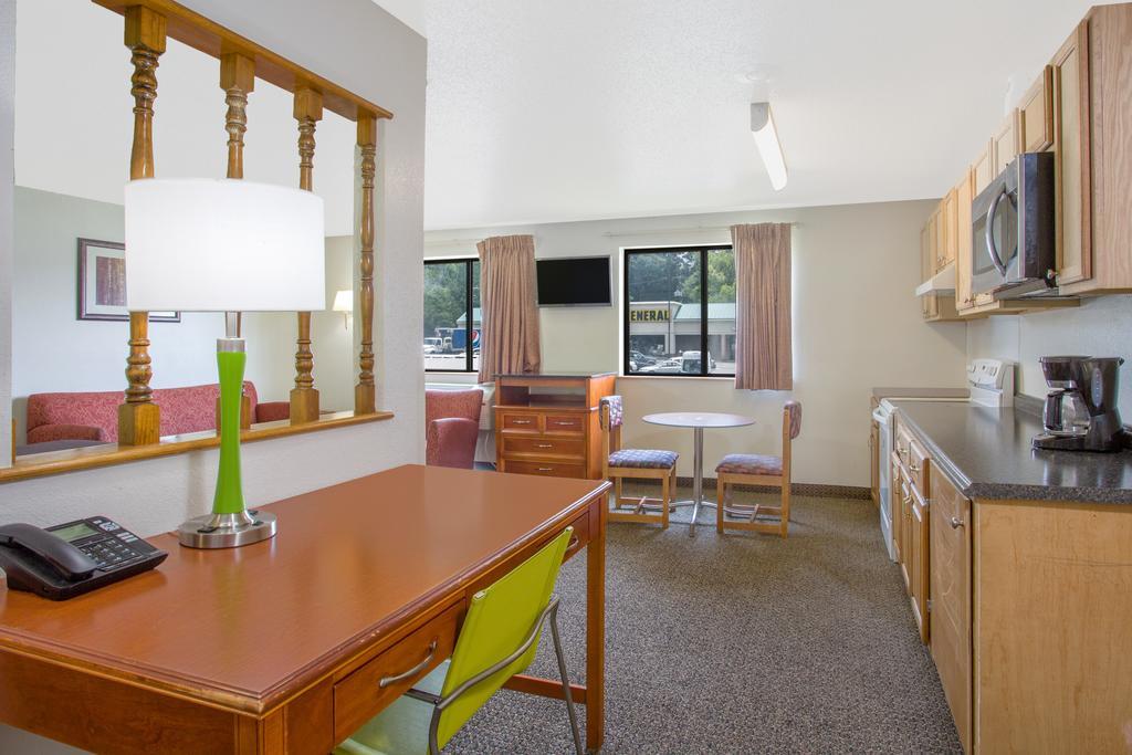 Super 8 By Wyndham South Boston Va Motel Quarto foto